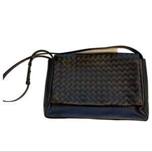 Bottega Veneta LARGE messenger bag never worn!!!